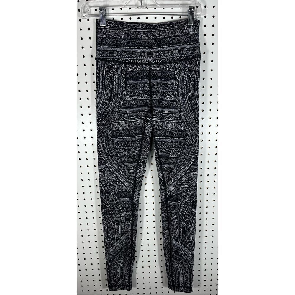 Womans Lululemon wunder high rise leggings size 8